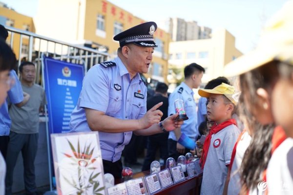 永華证券 李沧公安：开学第一课“警”彩开讲